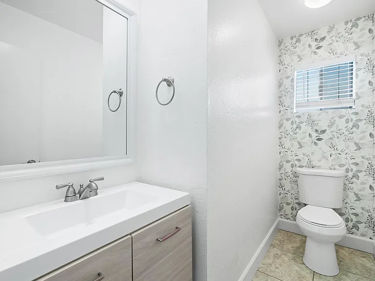 2520 Ruhland Ave #D — Photo 9