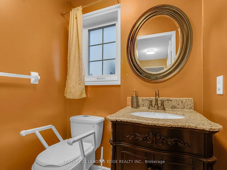 7166 Sandhurst Dr — Photo 17