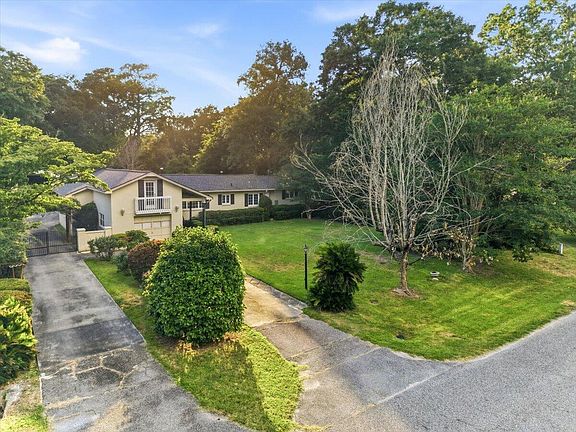 4th image of 1022 Lepley Rd
