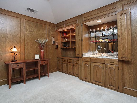 5th image of 2212 Old Orchard Ct