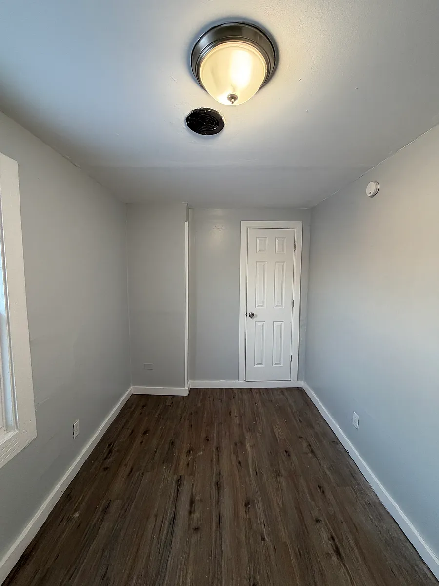 Building Photo - 3119 W 56th St #1
