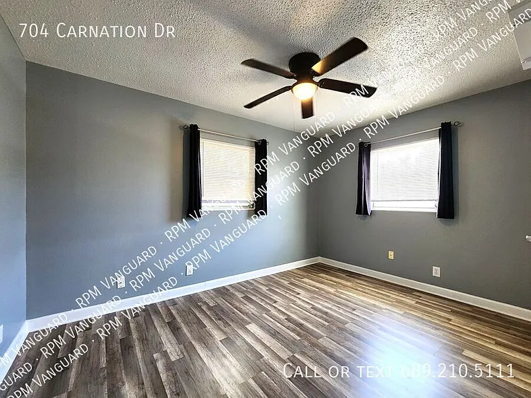 704 Carnation Dr — Photo 8