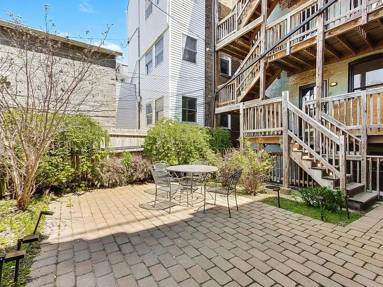 2132 N Oakley Ave #3 — Photo 3