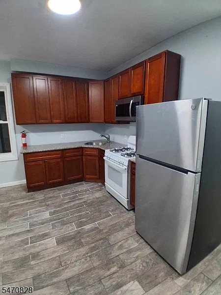 2 bed, 1.0 bath, $2,100 — Photo 4