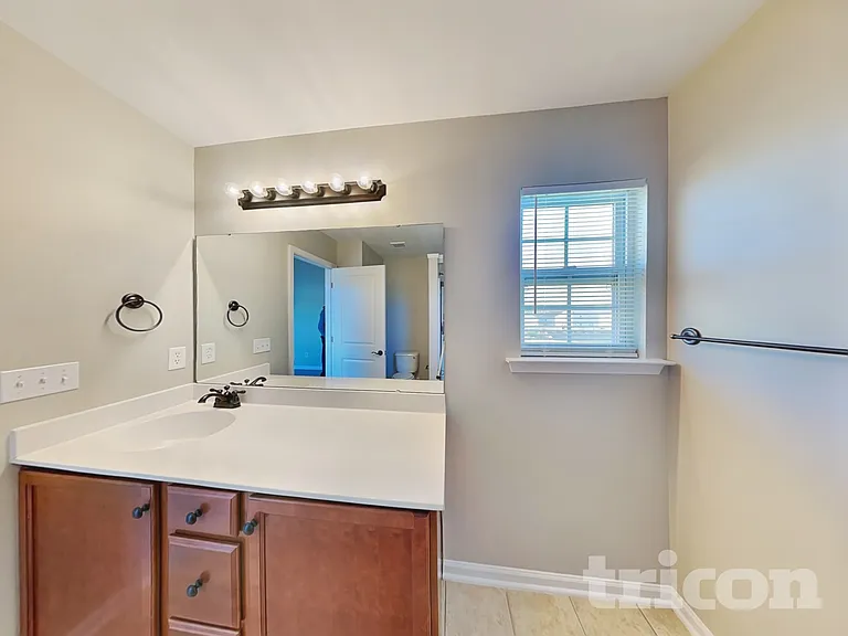 651 Braekel Way — Photo 7