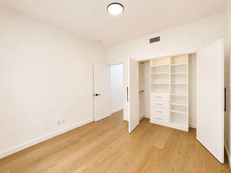 976 N El Centro Ave #976A — Photo 11