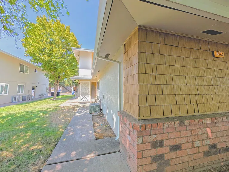 6435 Greenback Ln — Photo 20