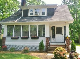 951 Montford Rd, Cleveland Heights, OH 44121