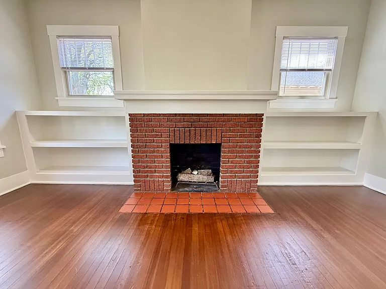 1201 E Lamar St — Photo 8