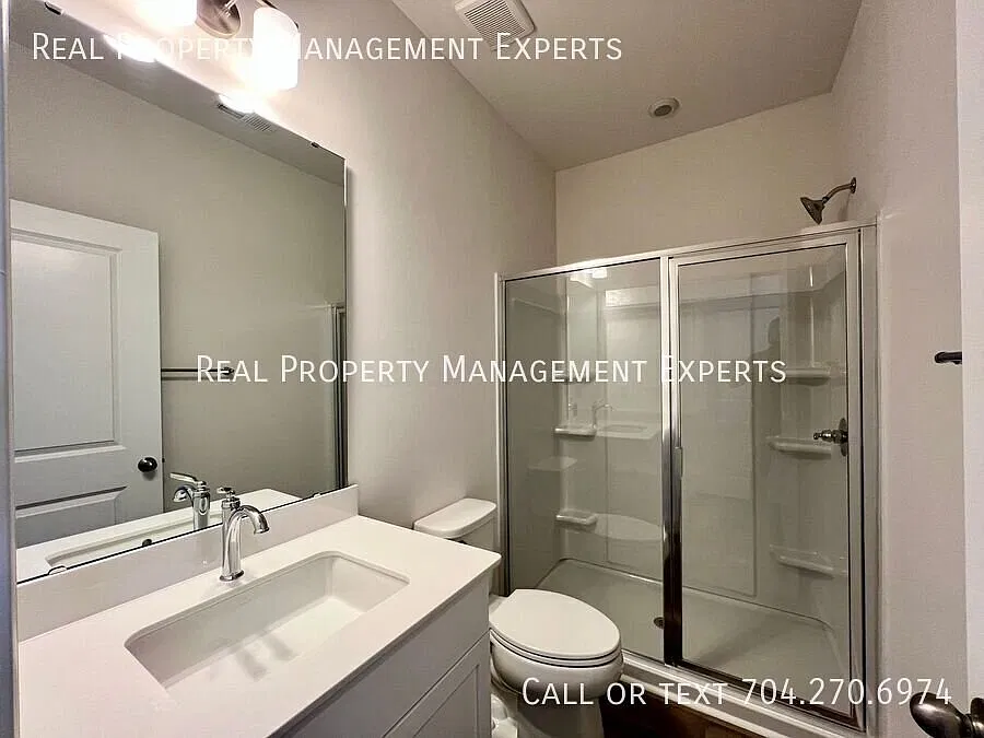 *Stunning 3BR/3.5BA Townhouse in Ballantyne! — Photo 3