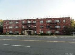 555 Merrick Rd APT 3C, Rockville Centre, NY 11570