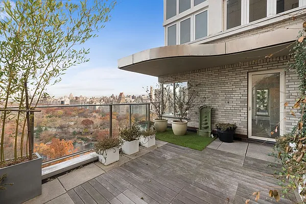 Rented by essential NEW YORK Real Estate | media 92