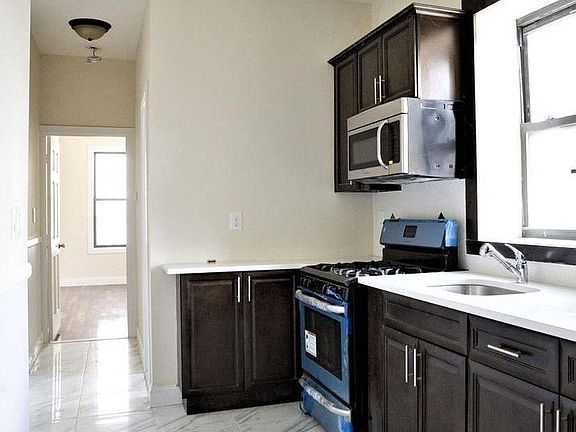 4th image of 435 Marion St APT 2L
