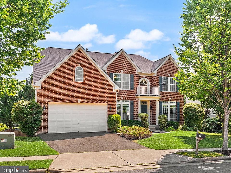 1st image of 32 Houser Dr