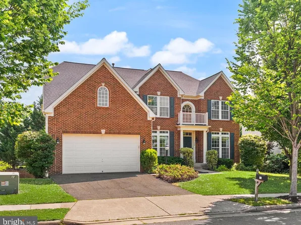 32 Houser Dr, Lovettsville, VA 20180