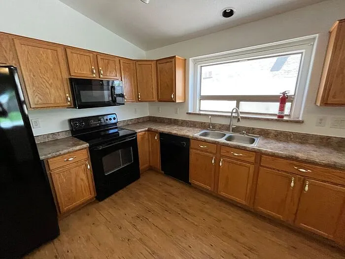 3 bed, 1.5 bath, 1545 sqft, $1,725 — Photo 4