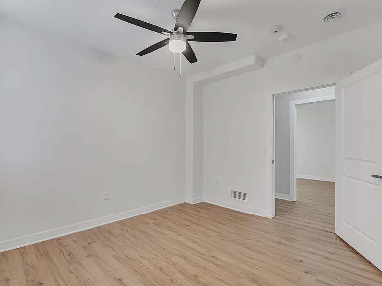 400 N Main St #203 — Photo 5
