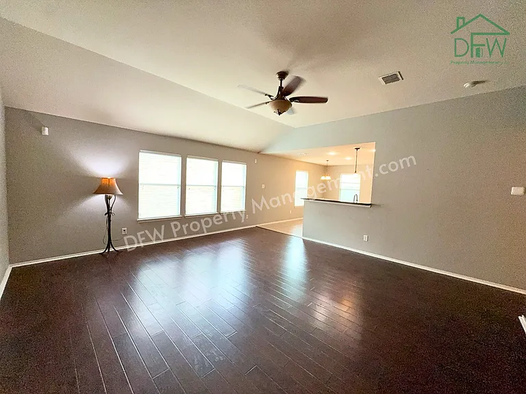 9120 Goldenview Dr — Photo 2