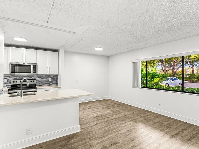 507 Meadows Cir — Photo 11