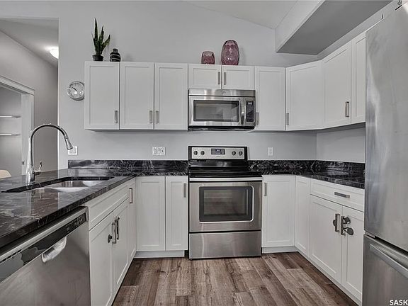 4th image of 407 Boykowich STREET