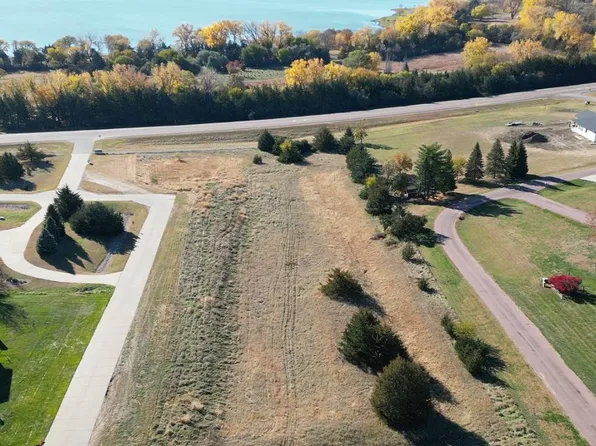 Vacation Dr, Yankton, SD 57078