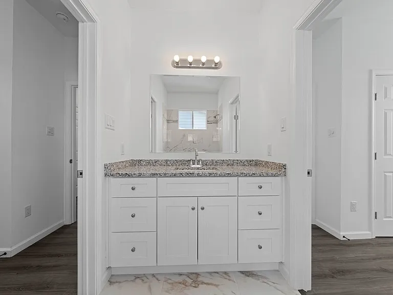 323 Gabriel St #101 — Photo 21