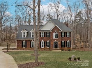 3060 Tall Oaks Ct, Matthews, NC 28104