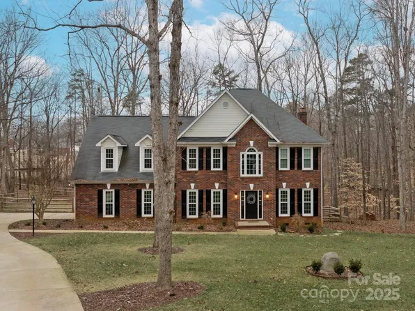 3060 Tall Oaks Ct, Matthews, NC 28104