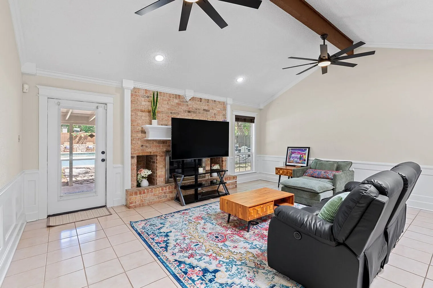 3 bed, 2.0 bath, $7,498 — Photo 2