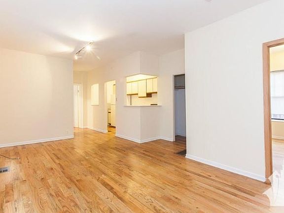 3rd image of 654 W Cornelia Ave #22