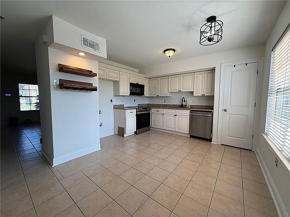 5th image of 324 Ormond Meadows Dr