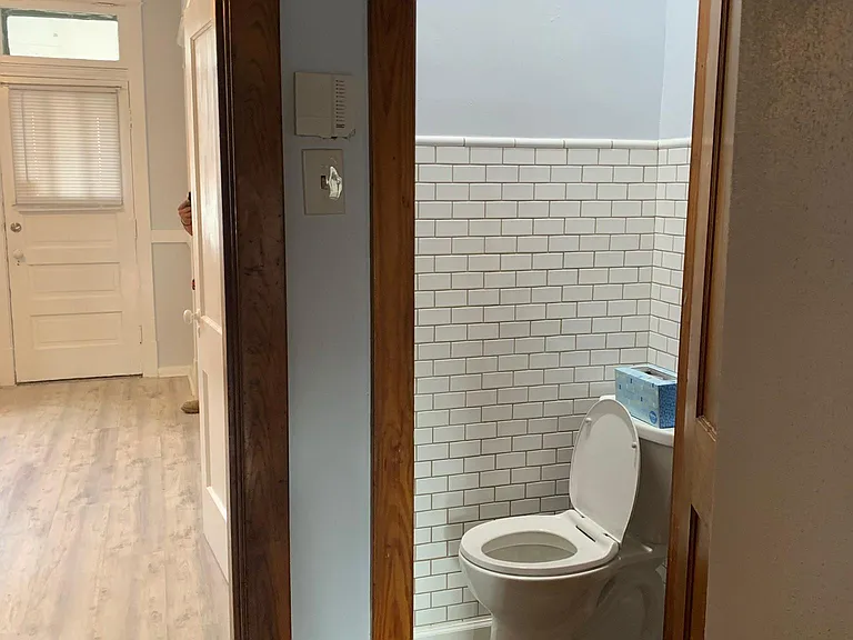 1ST FL POWDER ROOM