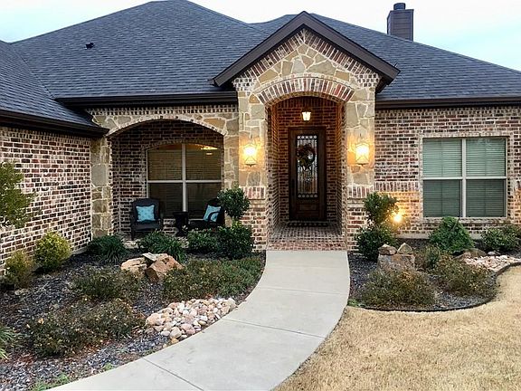 3rd image of 110 Davenport Ln