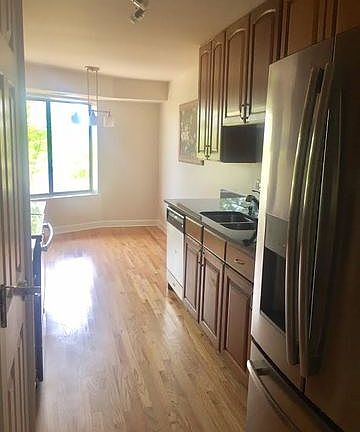 5th image of 5450 Astor Ln Unit 205