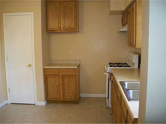3rd image of 8641-43 Gervais St