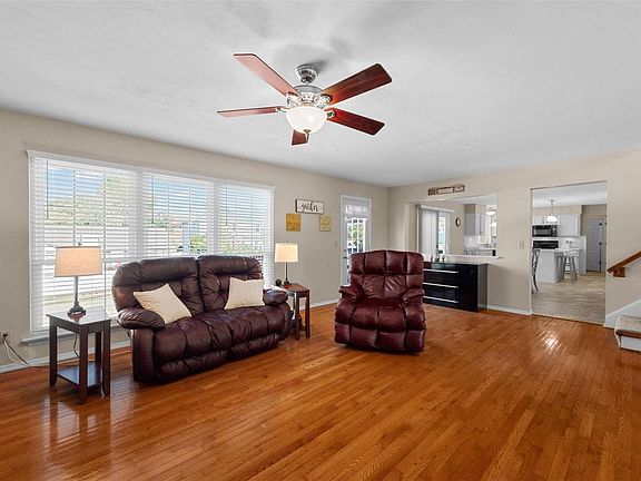 3rd image of 1233 Hearthside Dr