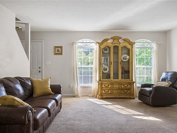 3rd image of 3089 Armory Dr