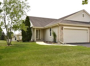 2847 Raintree Ln, Waukesha, WI 53189