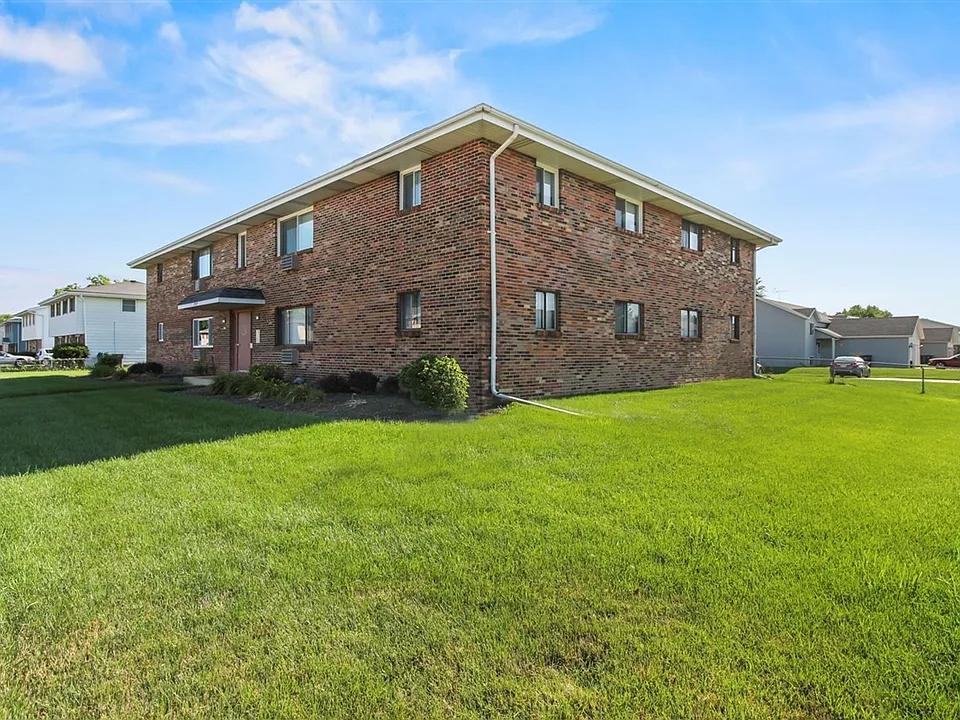 8 Unit At 3509 93rd St