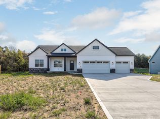 9530 Shoreway Dr, West Olive, MI 49460