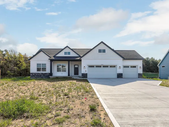 9530 Shoreway Dr, West Olive, MI 49460