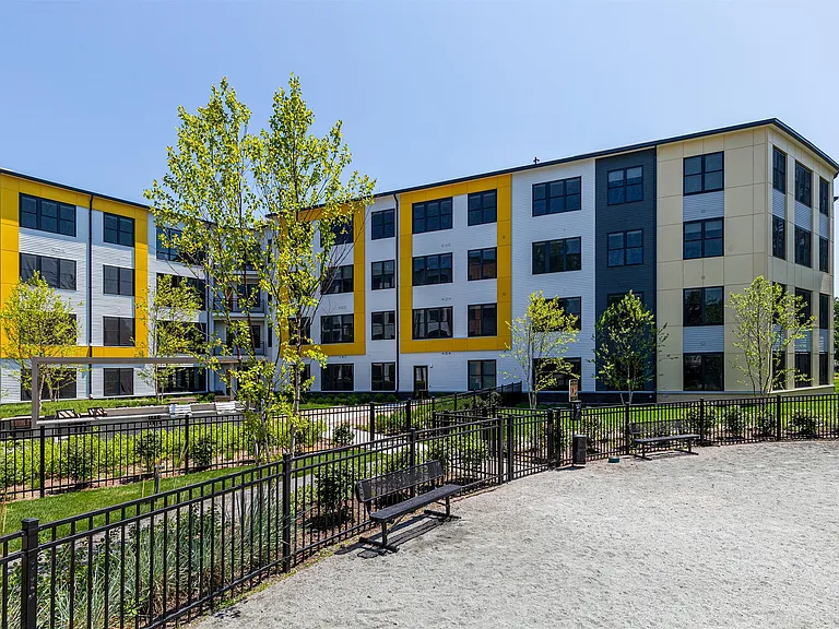 Parkway Apartments — Photo 6