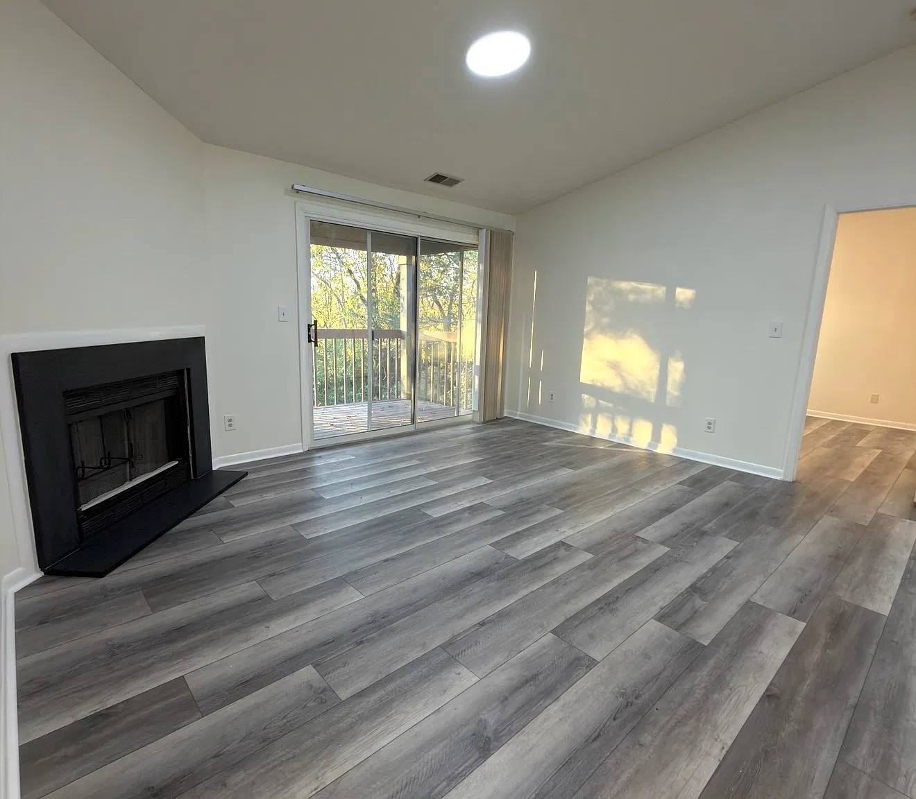 2 bed, 1025 sqft, $1,750 — Photo 2