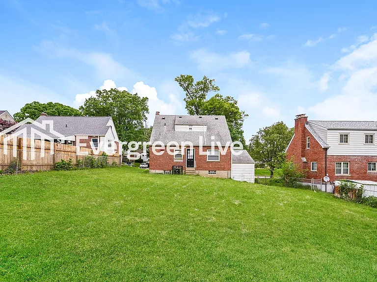 5569 Raceview Ave — Photo 15