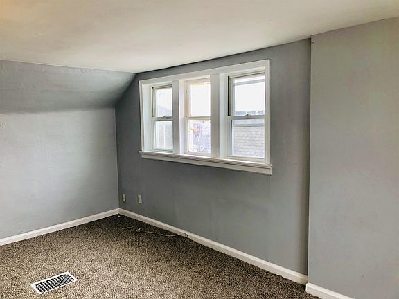 4th image of 3946 Wyandotte St #4