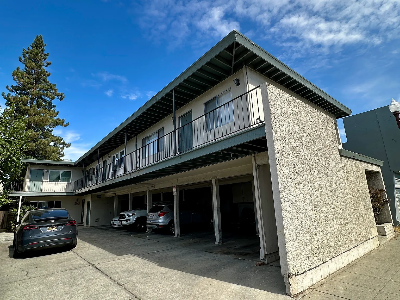 2 bed, 800 sqft, $3,200 — Photo 1