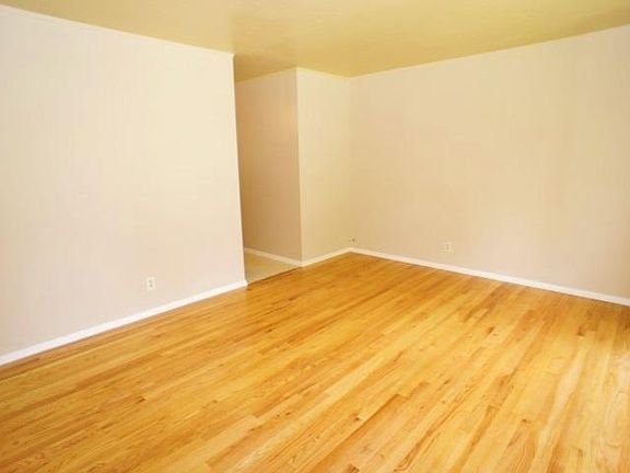 3rd image of 1010 Driftwood Dr