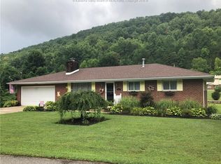 706 Hemlock Dr, Elkview, WV 25071