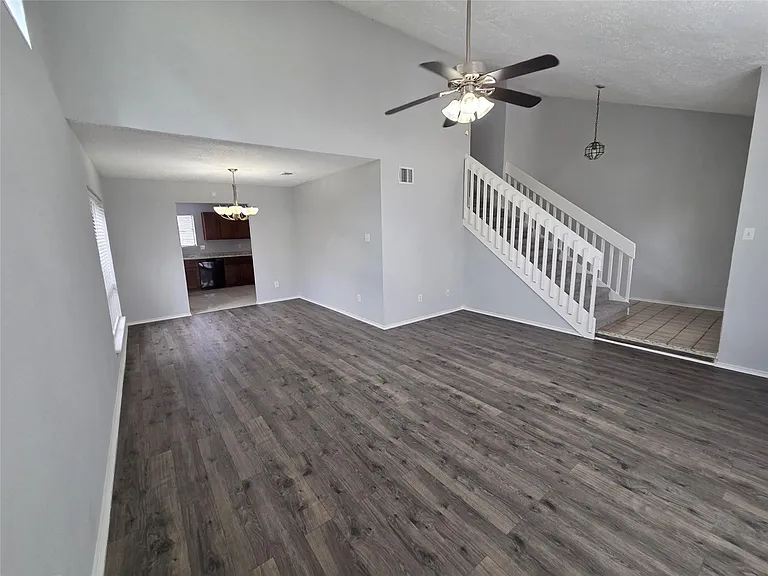 1454 Plumwood Dr — Photo 2