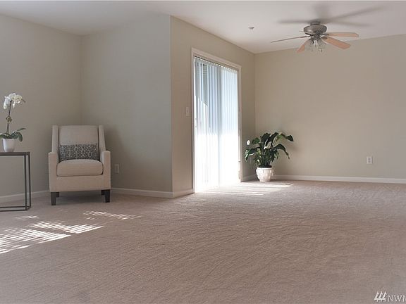 3rd image of 1696 25th Ave NE Unit 202